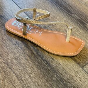 BEACH Metallic Gold Toe-Loop Sandal